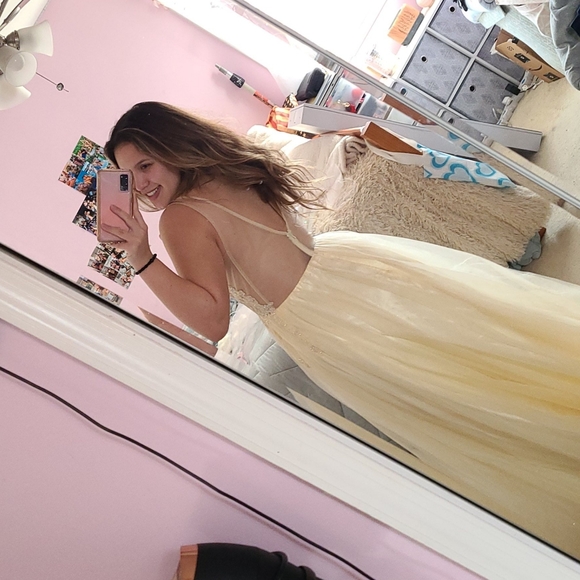 Blondie Nites, pale yellow formal prom dress, Junior size 13 - Picture 4 of 6